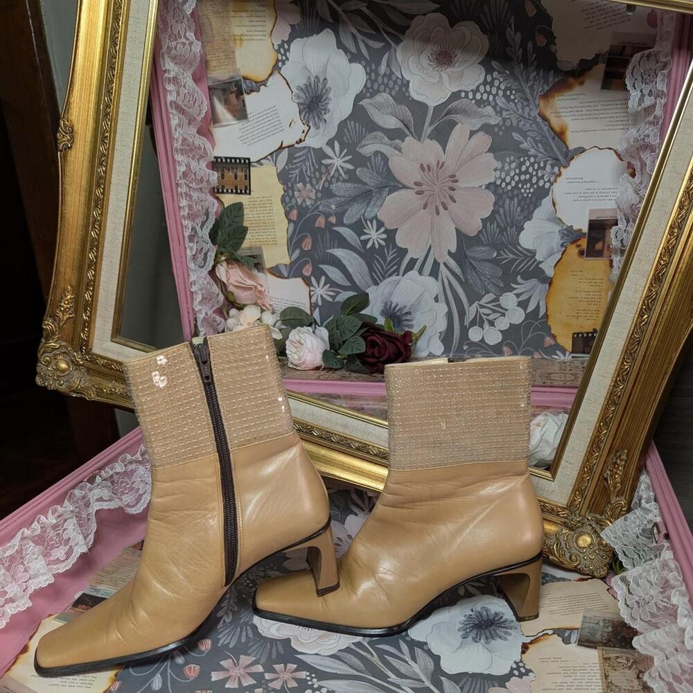 Genuine leather tan ankle heeled booties made in italy